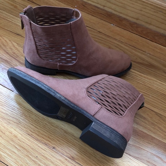 🤎 Faux Suede Cutout Accent Ankle Boots 🤎 - Picture 1 of 14